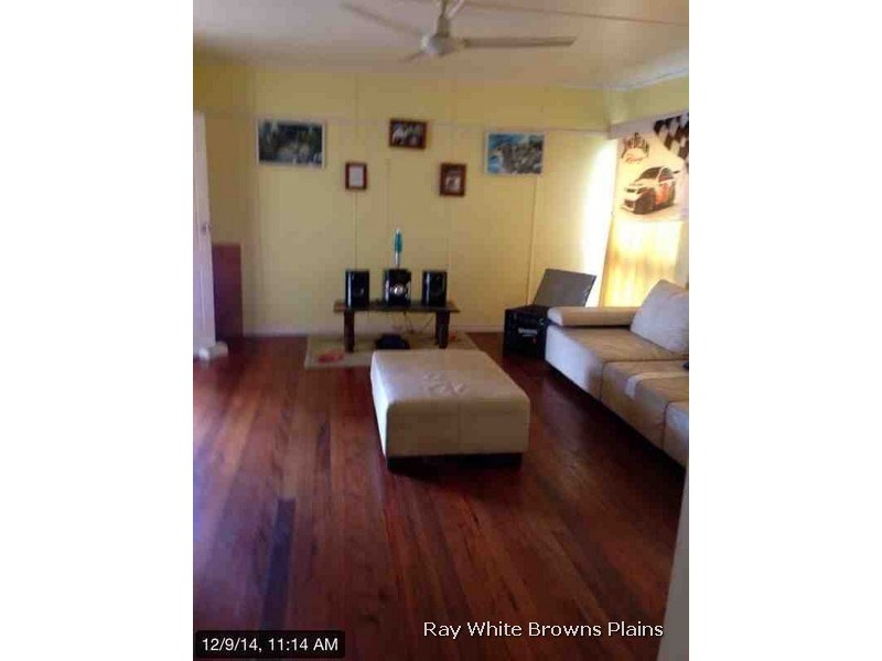 102 MIDDLE Road, Hillcrest QLD 4118
