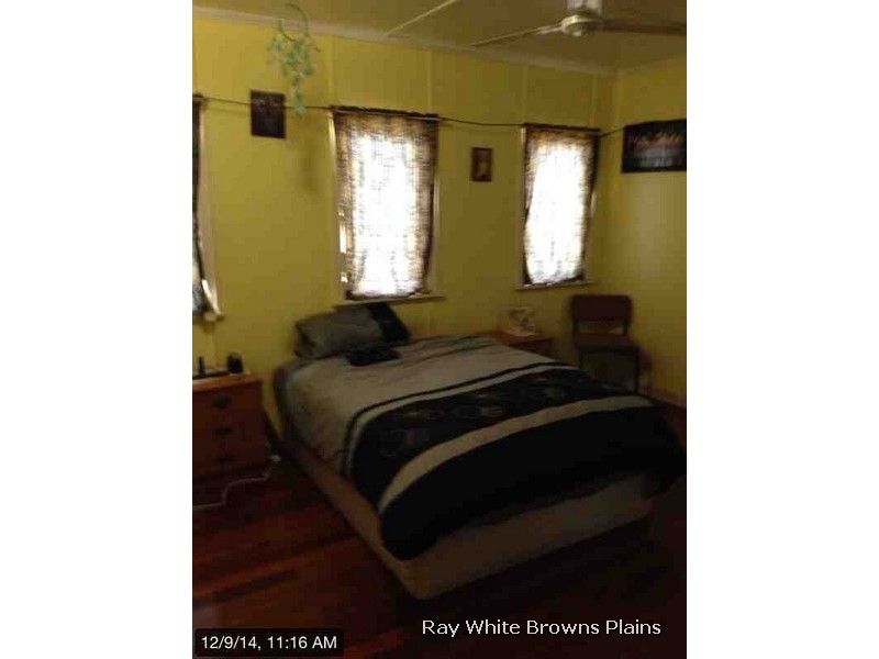 102 MIDDLE Road, Hillcrest QLD 4118