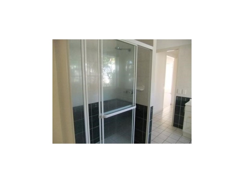 4 Tannadice Court, Regents Park QLD 4118