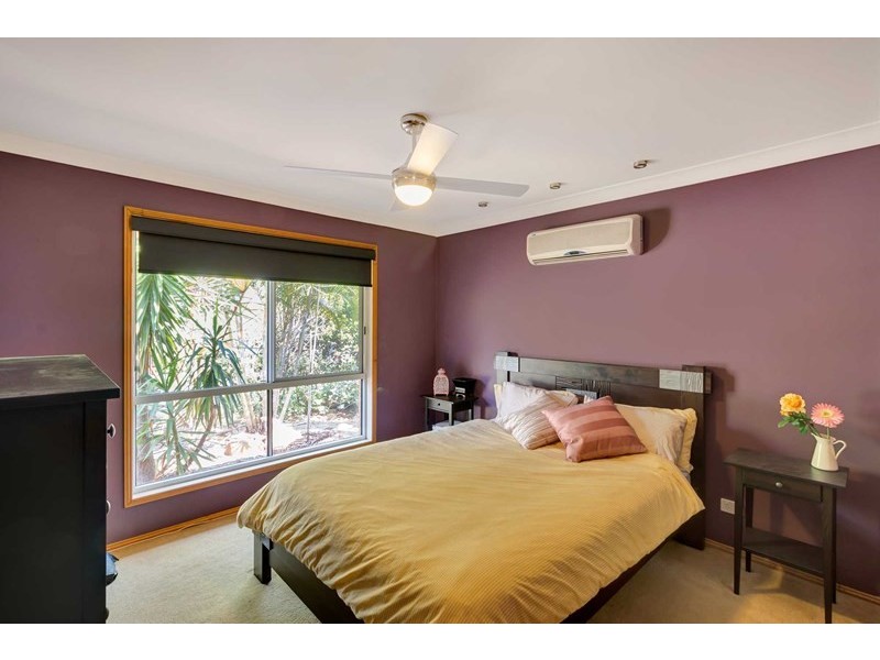 12 Hillview Drive, Hillcrest QLD 4118