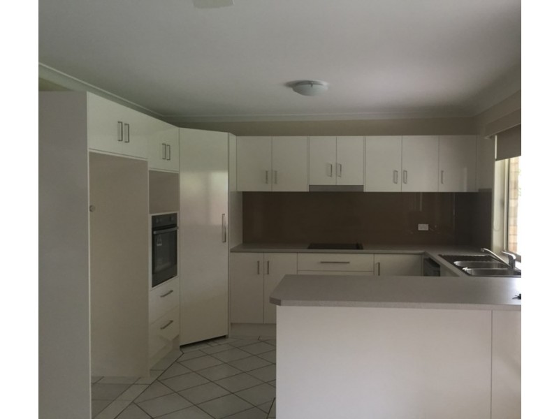 1 Regal Drive, Regents Park QLD 4118