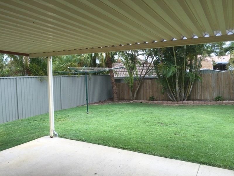 1 Regal Drive, Regents Park QLD 4118