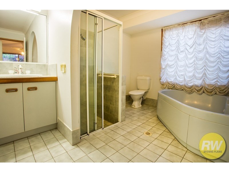 23 Cresthill Avenue, Regents Park QLD 4118