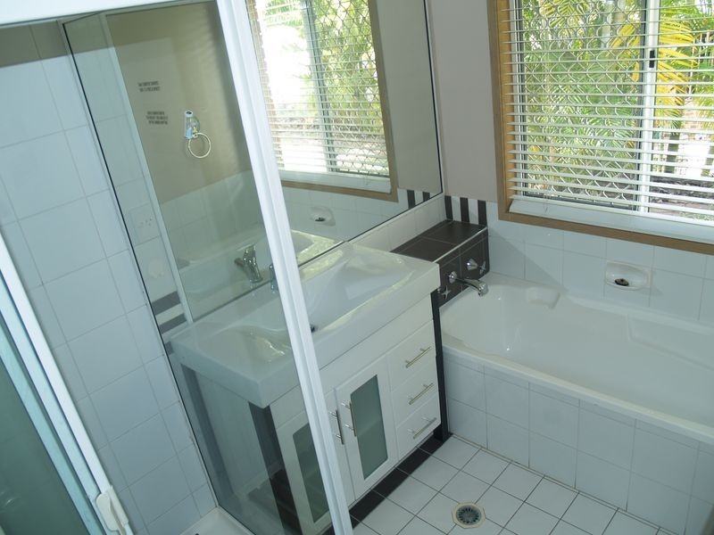 15 Jackson Court, Regents Park QLD 4118