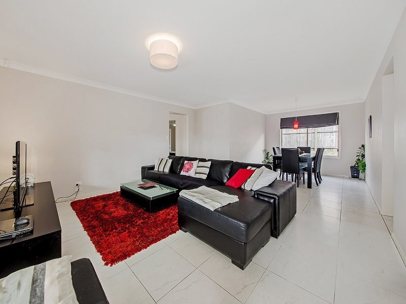 33 Barcombe Drive, Marsden QLD 4132