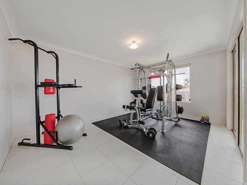 33 Barcombe Drive, Marsden QLD 4132