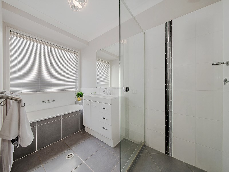 33 Barcombe Drive, Marsden QLD 4132