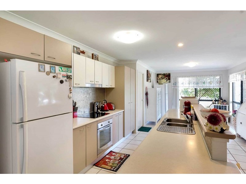 40 Paul Drive, Regents Park QLD 4118