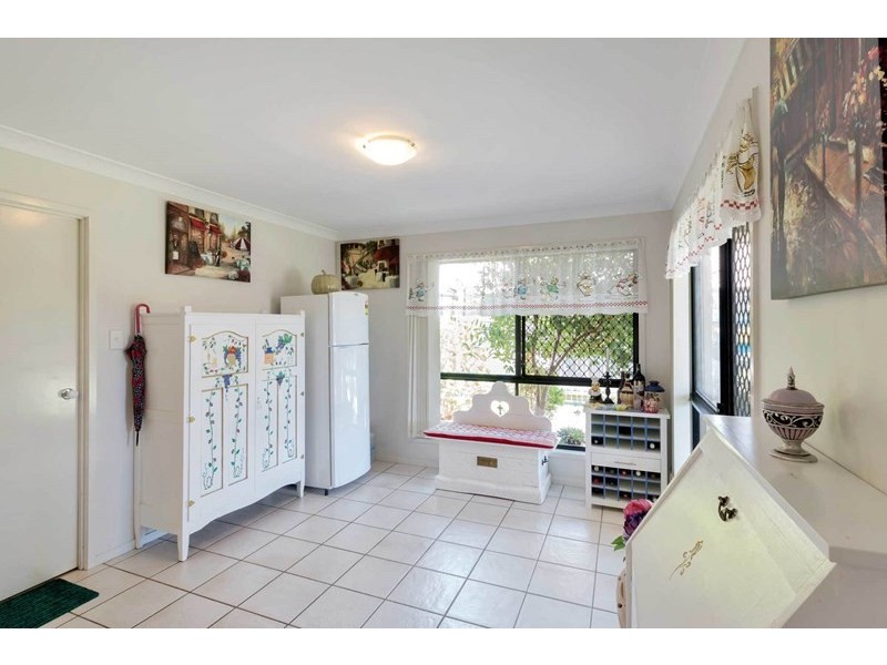40 Paul Drive, Regents Park QLD 4118