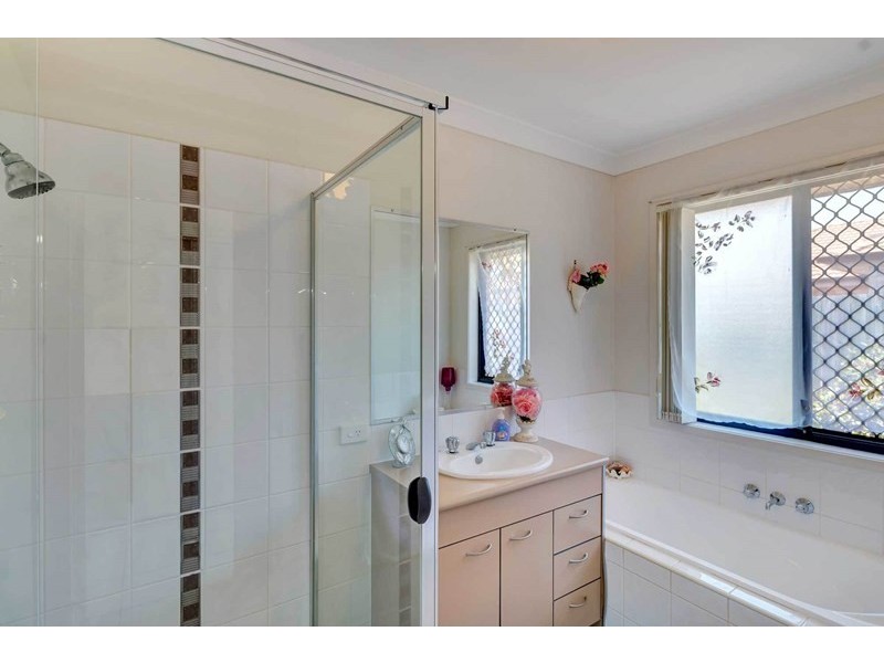 40 Paul Drive, Regents Park QLD 4118
