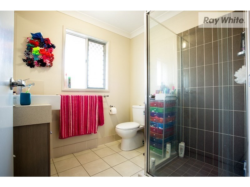 44 Maryland Drive, Regents Park QLD 4118