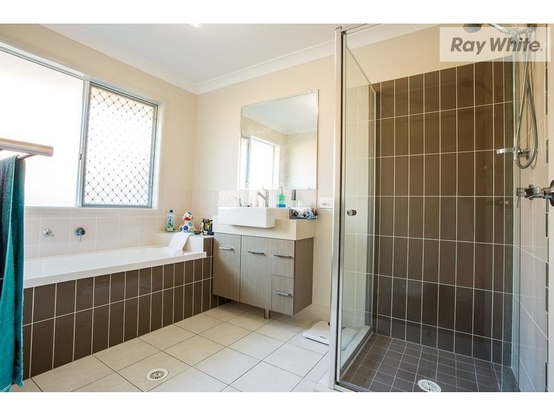 44 Maryland Drive, Regents Park QLD 4118