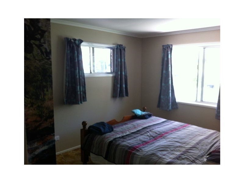 17 Conifer Street, Hillcrest QLD 4118