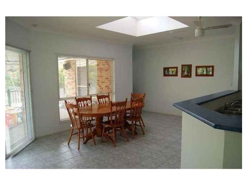 15 Owens Crescent, Regents Park QLD 4118