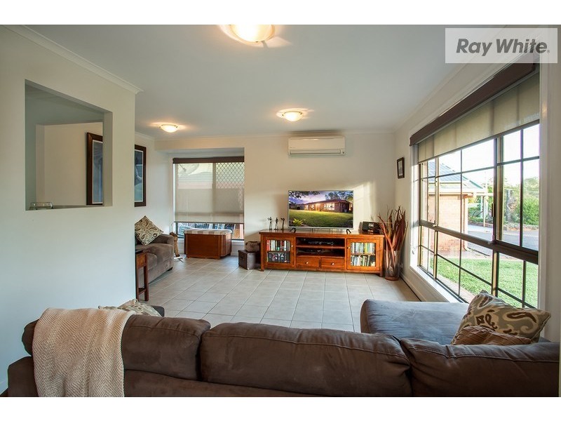 38 Parkroyal Crescent, Regents Park QLD 4118