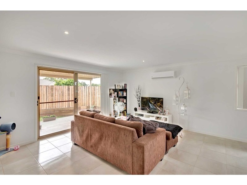 31 Middle Road, Hillcrest QLD 4118