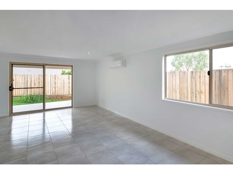 31 Middle Road, Hillcrest QLD 4118