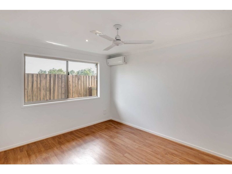 31 Middle Road, Hillcrest QLD 4118