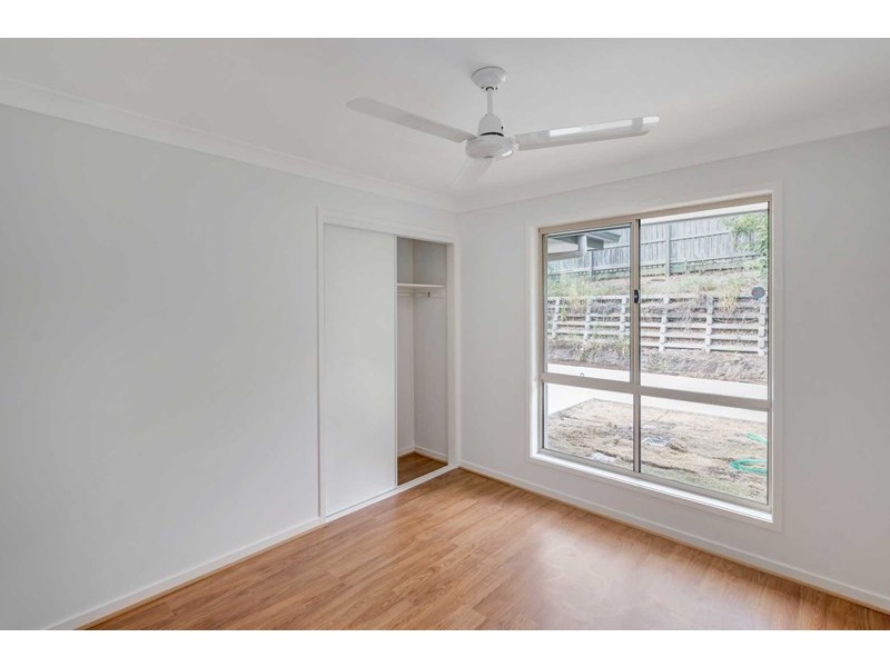 31 Middle Road, Hillcrest QLD 4118