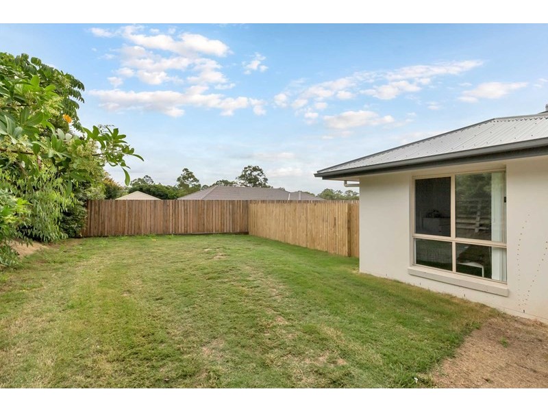 31 Middle Road, Hillcrest QLD 4118