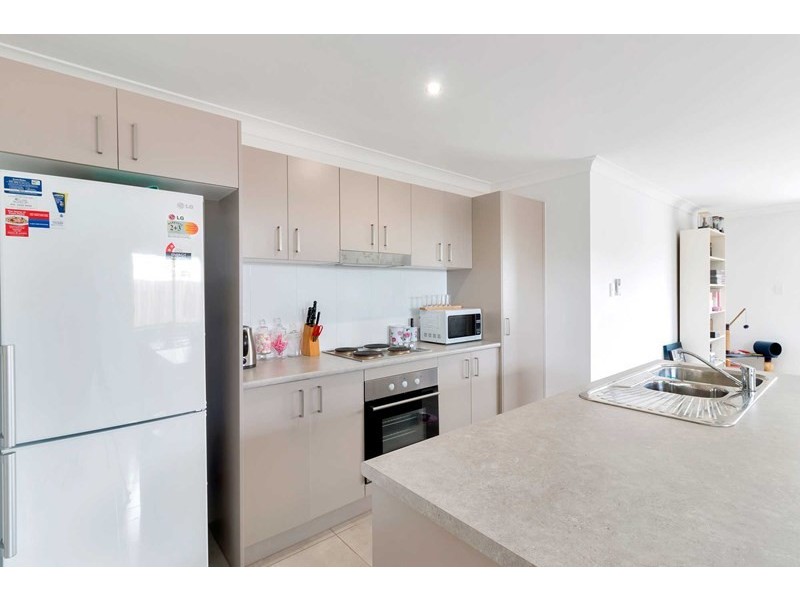 31 Middle Road, Hillcrest QLD 4118