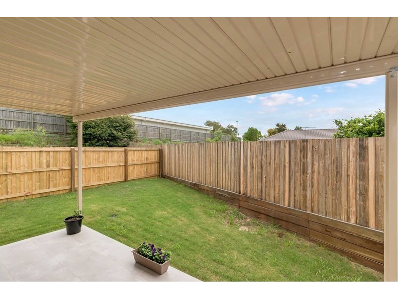 31 Middle Road, Hillcrest QLD 4118