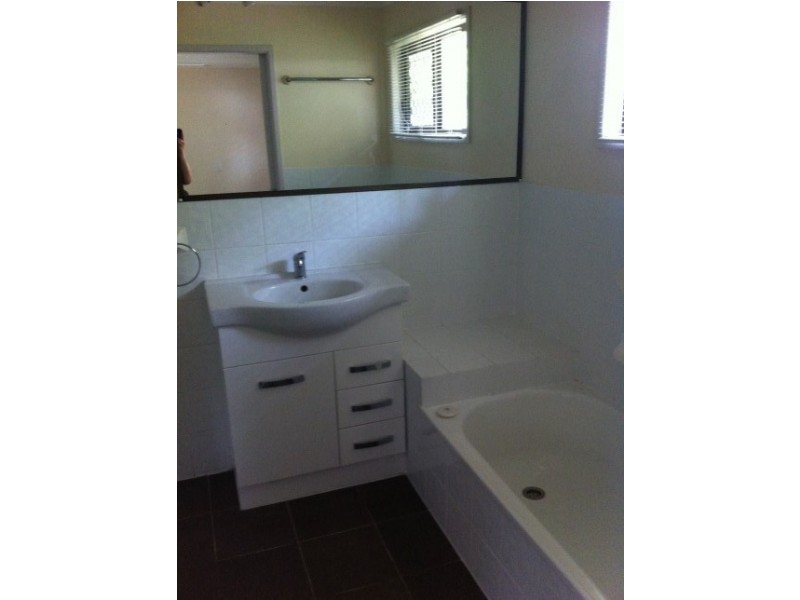 8 Clonmel Street, Regents Park QLD 4118