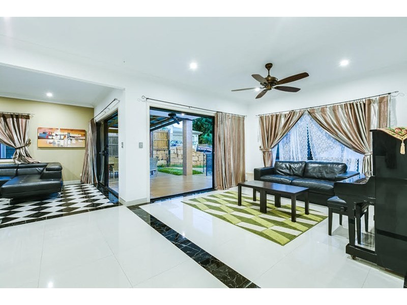 10 Norton Drive, Shailer Park QLD 4128