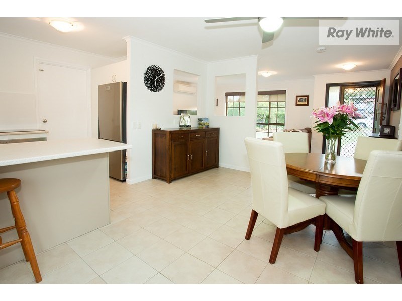 38 Parkroyal Cresent, Regents Park QLD 4118