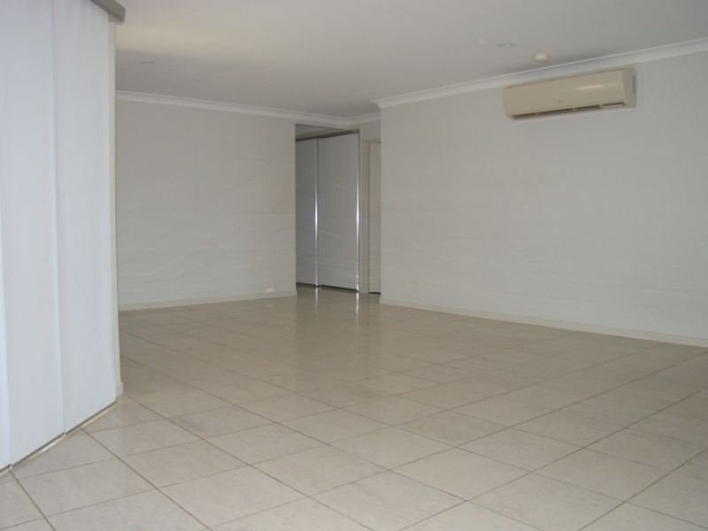 4 Charlton Place, Regents Park QLD 4118