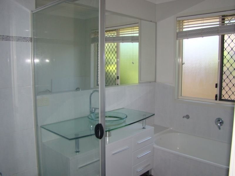 4 Charlton Place, Regents Park QLD 4118