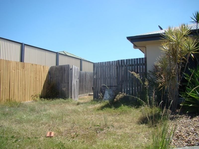 4 Charlton Place, Regents Park QLD 4118