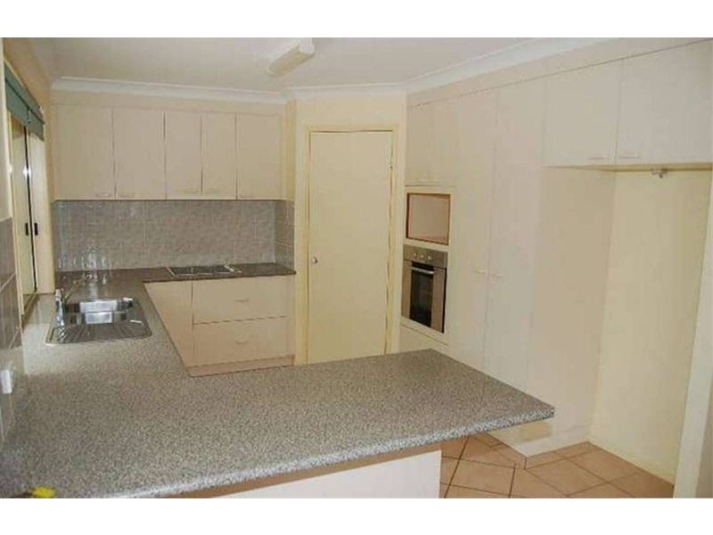 15 Holyrood Court, Munruben QLD 4125