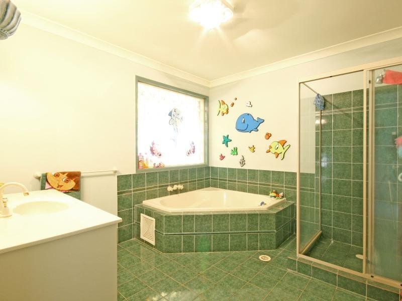 21 Stringybark Street, Regents Park QLD 4118
