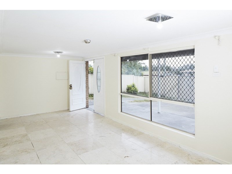 25 Limerick Drive, Crestmead QLD 4132