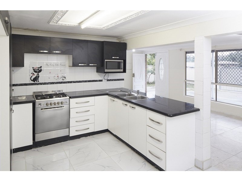 25 Limerick Drive, Crestmead QLD 4132