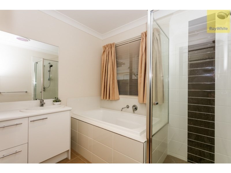27 Mount Archer Road, Park Ridge QLD 4125