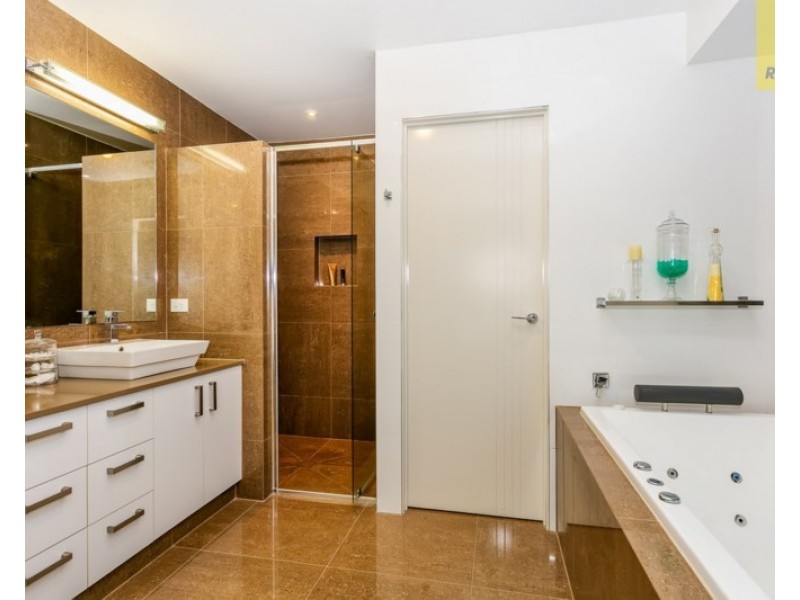 120-124 Lincoln Green Drive, Forestdale QLD 4118