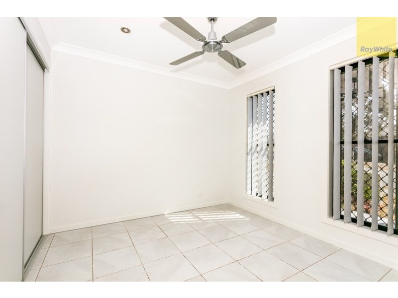 5 Outlook Drive, Waterford QLD 4133