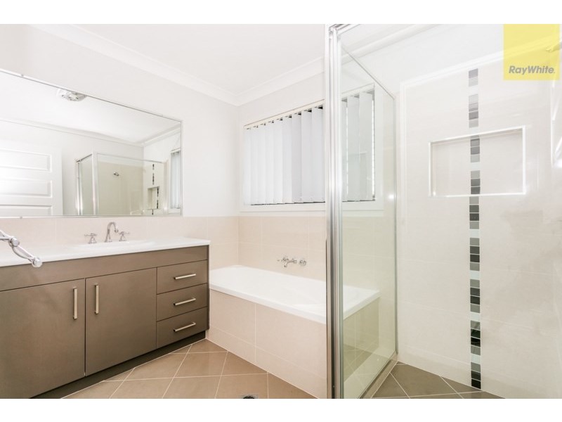 5 Outlook Drive, Waterford QLD 4133