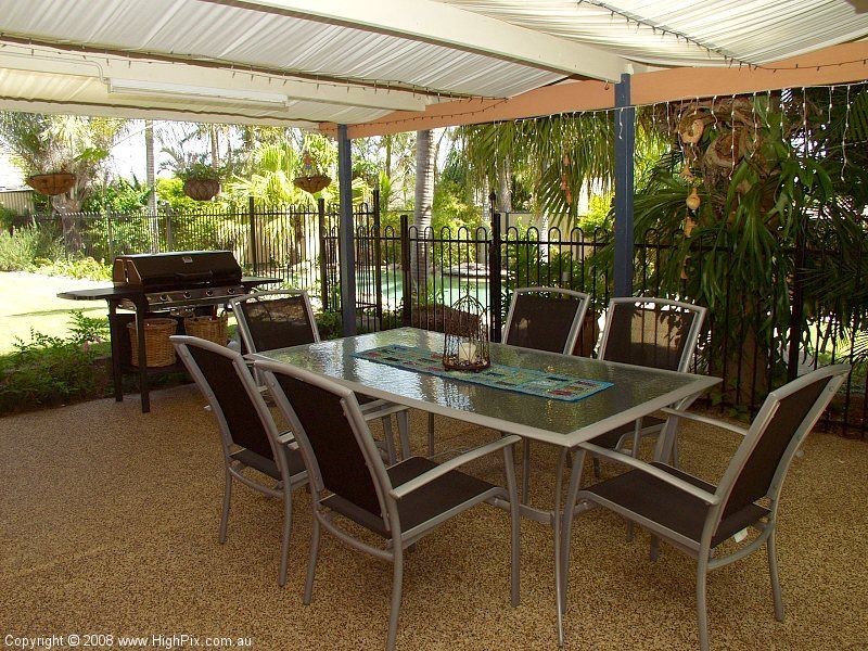 13 Newburn Street, Hillcrest QLD 4118