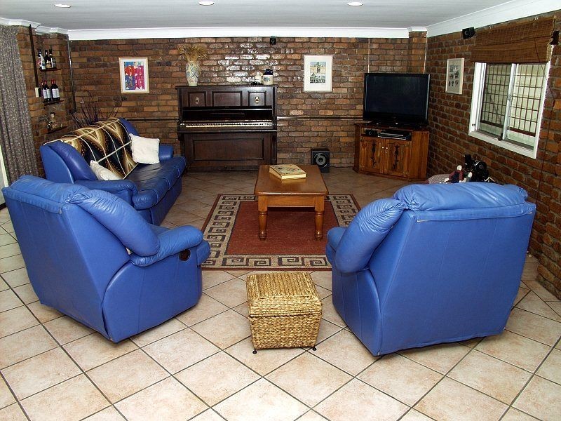 13 Newburn Street, Hillcrest QLD 4118