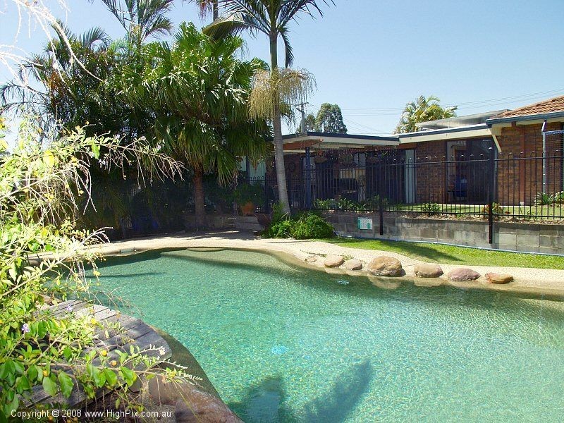 13 Newburn Street, Hillcrest QLD 4118