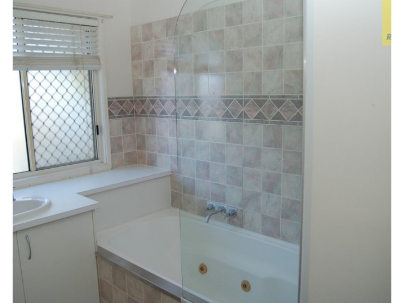2 Itea Court, Regents Park QLD 4118