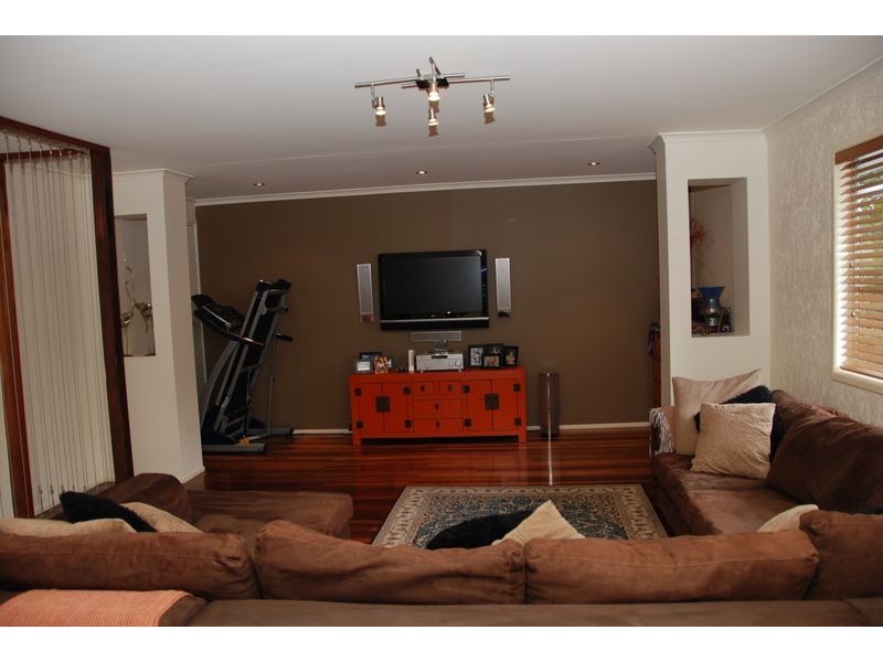 272 Middle Road, Boronia Heights QLD 4124