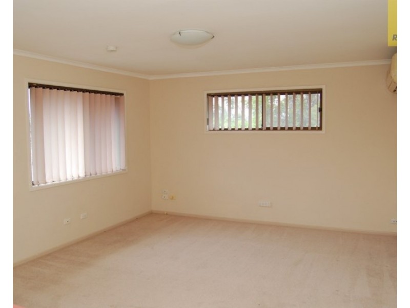 19 Seaton Street, Hillcrest QLD 4118
