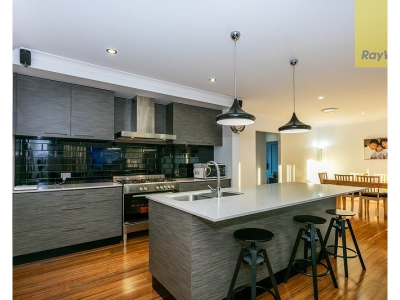 30 Thames Drive, Regents Park QLD 4118