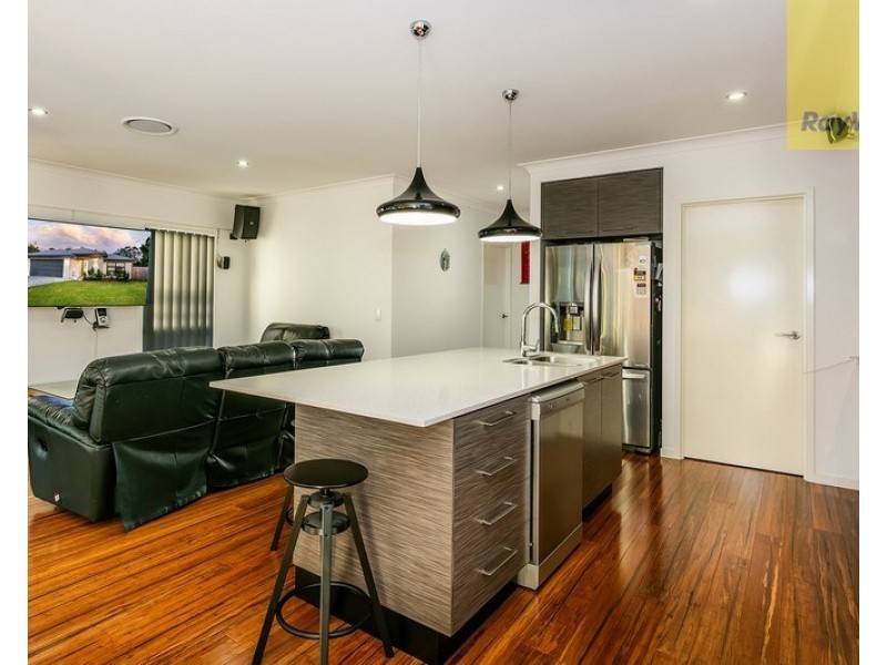 30 Thames Drive, Regents Park QLD 4118