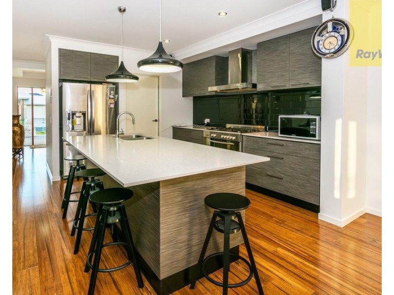 30 Thames Drive, Regents Park QLD 4118