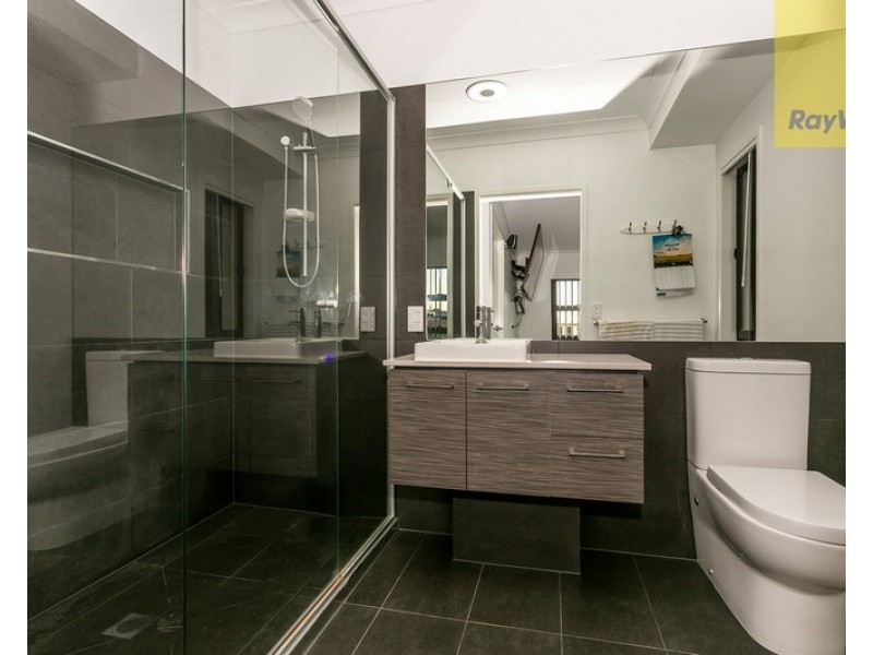 30 Thames Drive, Regents Park QLD 4118